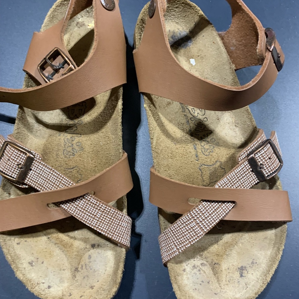 Birk’s women’s sandals,39